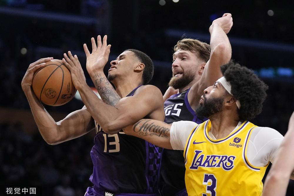 她在紧张的 她在紧张的